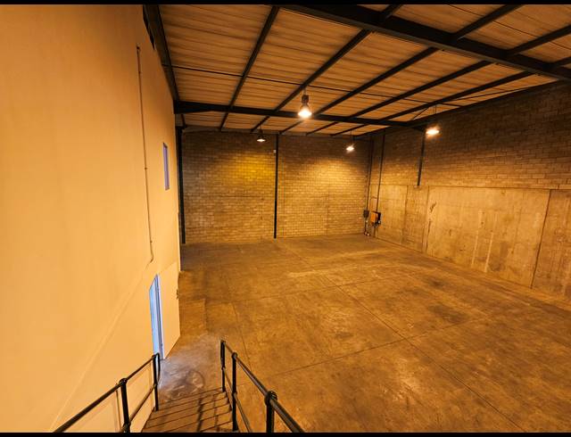 448M² WAREHOUSE TO LET IN LINBRO PARK